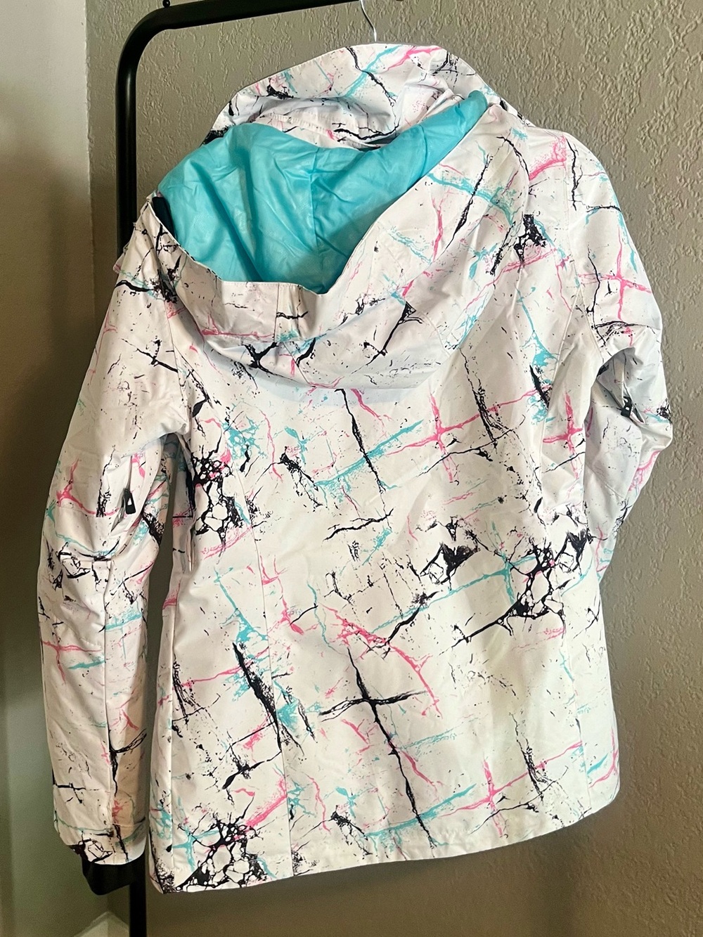 SMN Snow Women's Marble-Print Insulated Ski Jacket in White - Picture 2 of 4